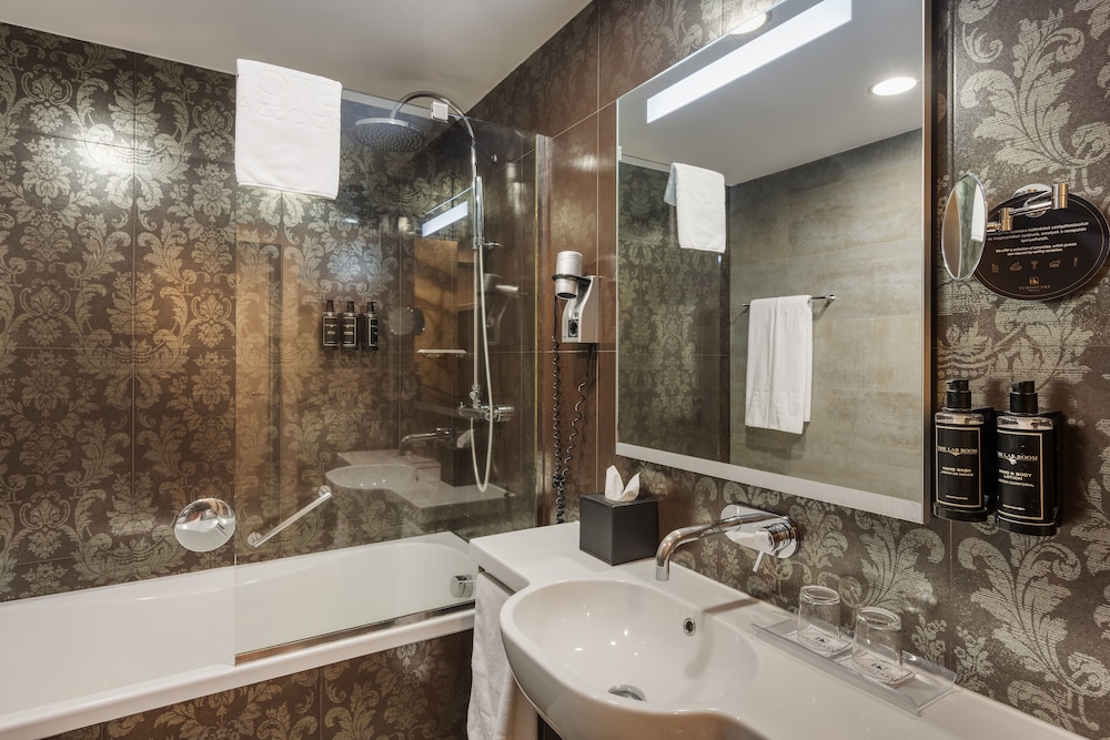 Habitación Deluxe (Comunicada) del hotel Eurostars Palazzo Zichy. Foto 4