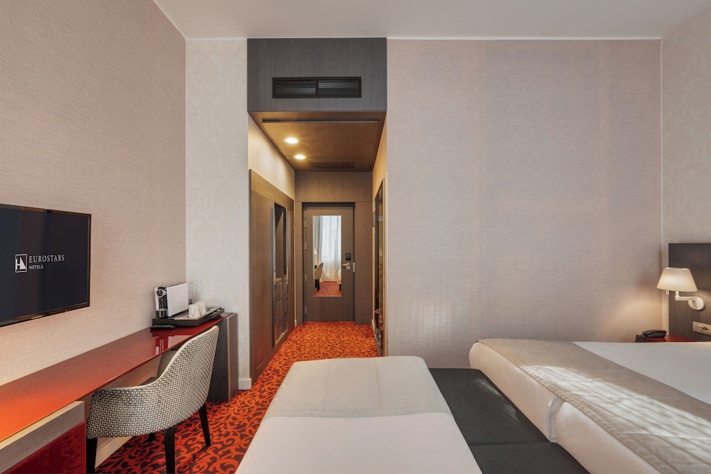 Habitación Deluxe (Cama Supletoria) del hotel Eurostars Palazzo Zichy. Foto 1