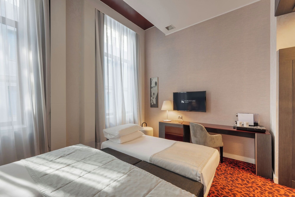 Habitación Deluxe (Cama Supletoria) del hotel Eurostars Palazzo Zichy. Foto 2