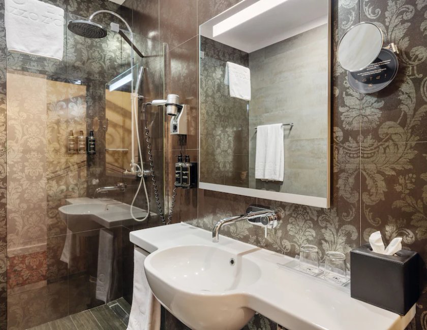 Habitación Deluxe del hotel Eurostars Palazzo Zichy. Foto 5