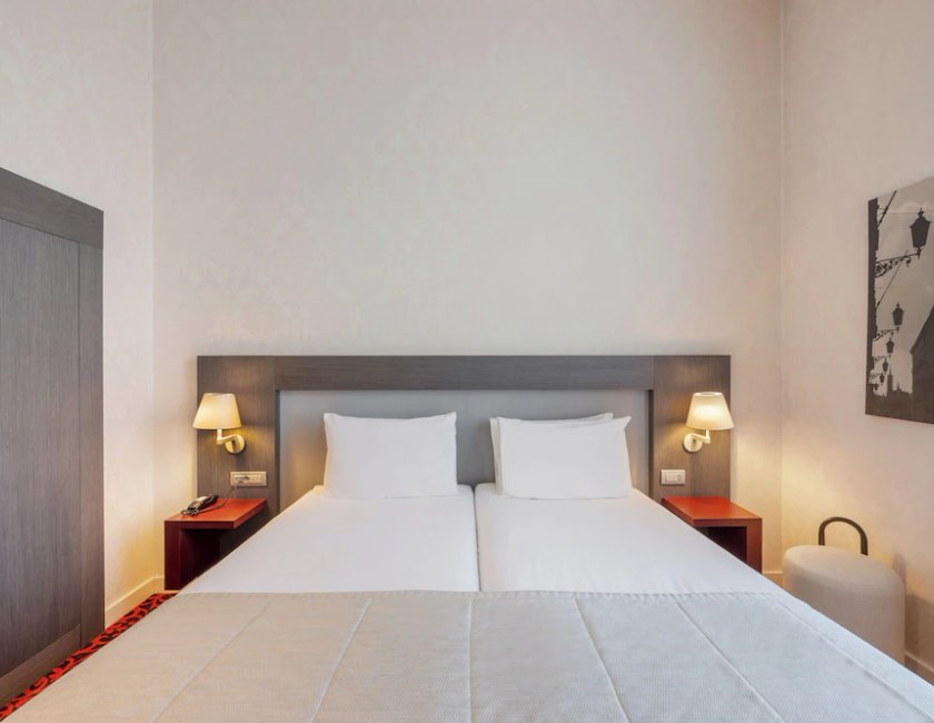 Habitación Deluxe (Comunicada) del hotel Eurostars Palazzo Zichy. Foto 1