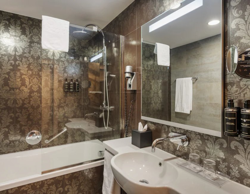 Habitación Deluxe (Comunicada) del hotel Eurostars Palazzo Zichy. Foto 4