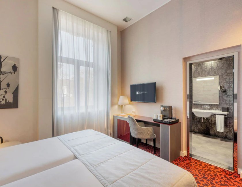 Habitación Deluxe (Vistas a la Plaza) del hotel Eurostars Palazzo Zichy. Foto 1