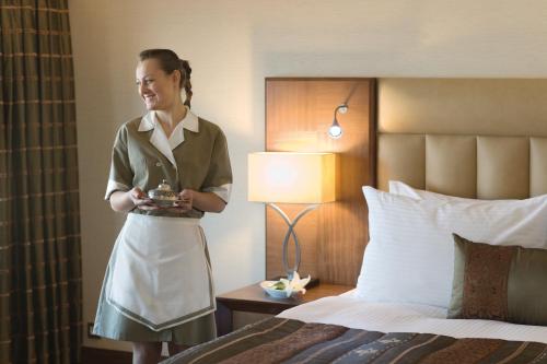 Habitación Superior con cama extragrande del hotel Mövenpick Izmir. Foto 4