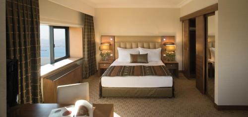 Habitación Familiar del hotel Mövenpick Izmir. Foto 2