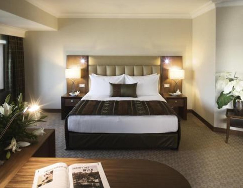 Suite Junior con cama extragrande del hotel Mövenpick Izmir. Foto 2
