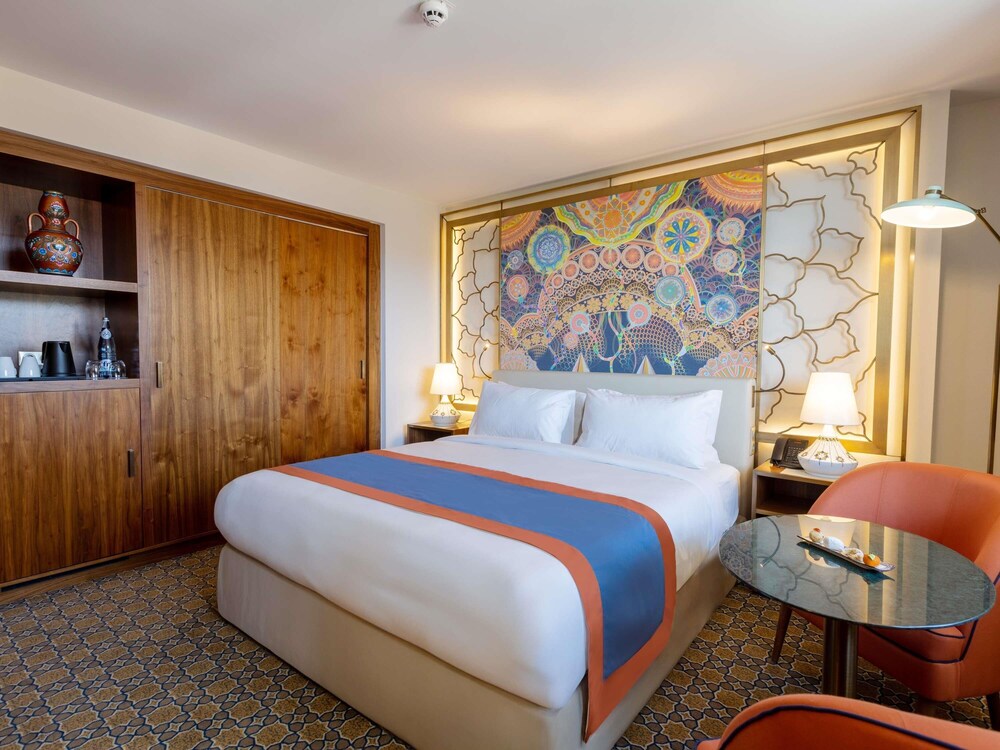 Habitación Clásica con cama King Size, vistas a la ciudad del hotel Mercure Alger Palais Des Congres. Foto 4