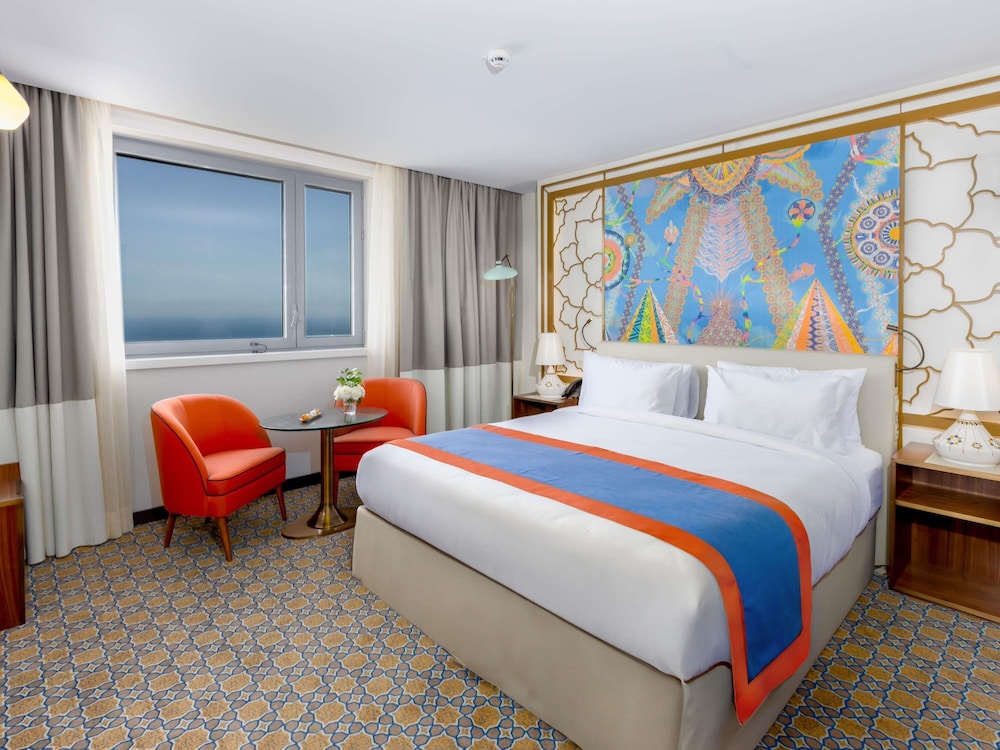 Habitación Superior con cama King Size y vistas a la bahía del hotel Mercure Alger Palais Des Congres