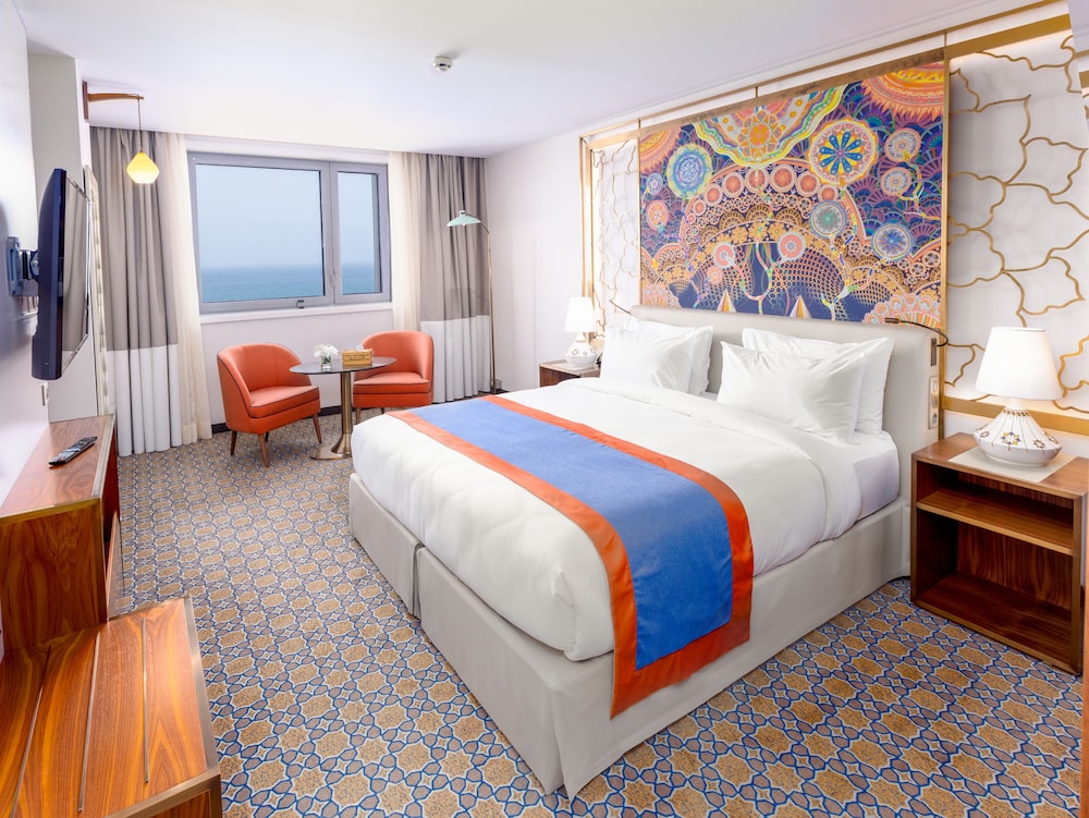 Habitación Privilegiada con 1 cama king size y vistas a la bahía del hotel Mercure Alger Palais Des Congres. Foto 1