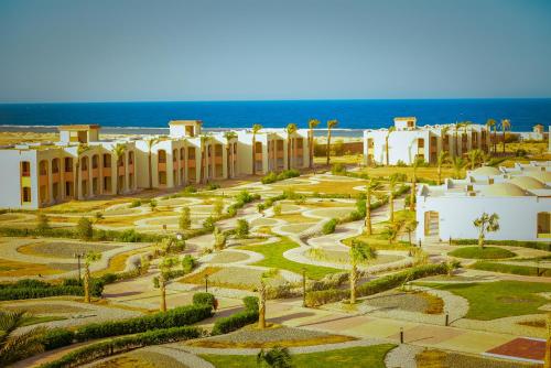 Habitación Doble con vistas al jardín - 1 o 2 camas del hotel Amarina Queen Resort & Aqua Park Marsa Alam. Foto 7