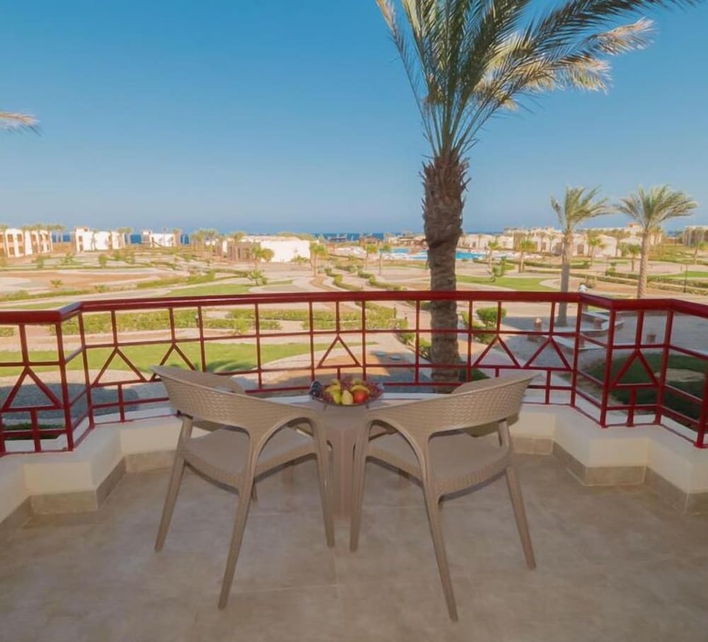 Habitación Doble / Gemela con Vistas al Jardín del hotel Amarina Queen Resort & Aqua Park Marsa Alam. Foto 3