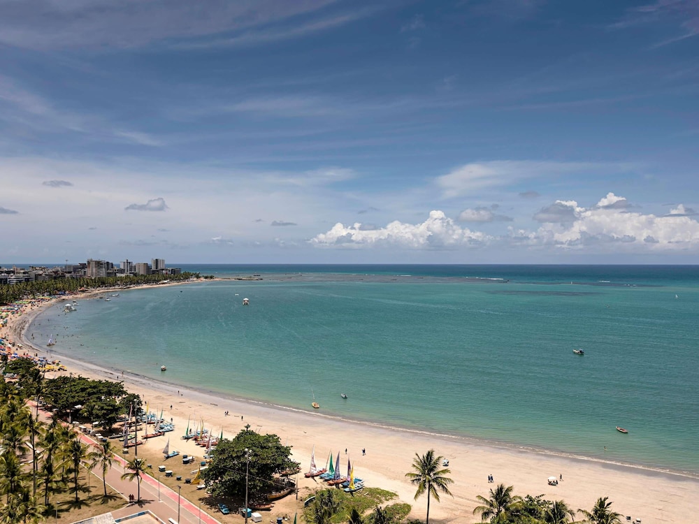Habitación con 1 cama doble y vistas al mar del hotel Ibis Styles Maceió Pajuçara
