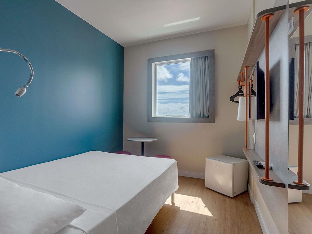 HABITACIÓN CON 1 CAMA DOBLE Y MINIBAR del hotel Ibis Budget Maceió Pajuçara