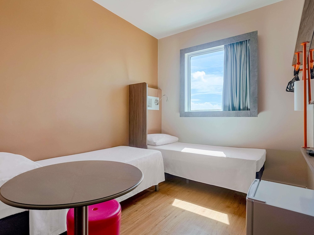 Habitación Executive con 2 camas individuales y minibar del hotel Ibis Budget Maceió Pajuçara
