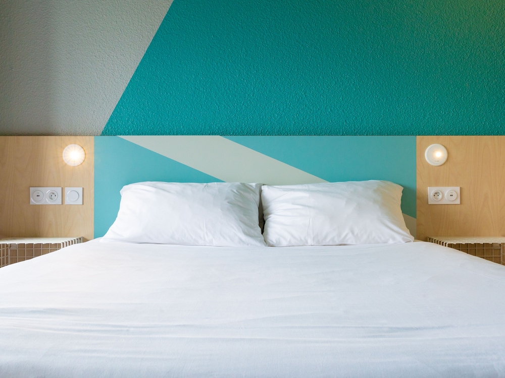 Habitación estándar con una cama doble del hotel Ibis Budget Tours Sud. Foto 1