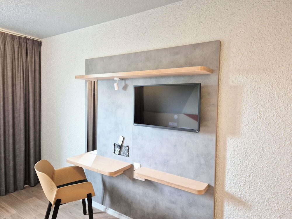 Habitación estándar con una cama doble del hotel Ibis Budget Tours Sud. Foto 10