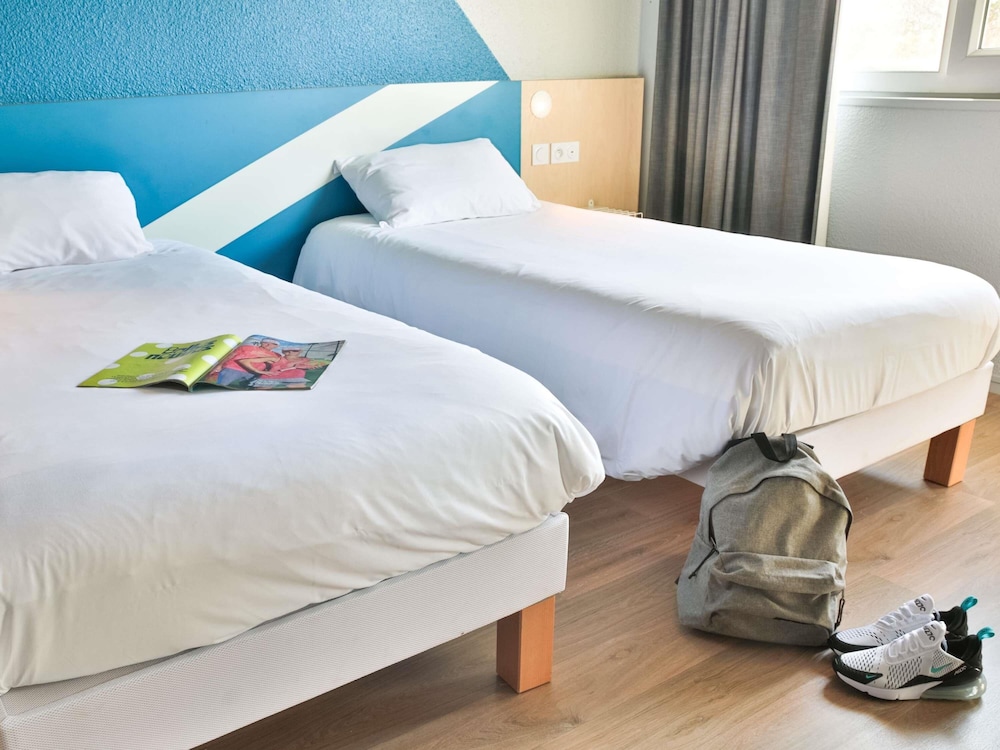 Habitación estándar con 2 camas individuales del hotel Ibis Budget Tours Sud. Foto 2