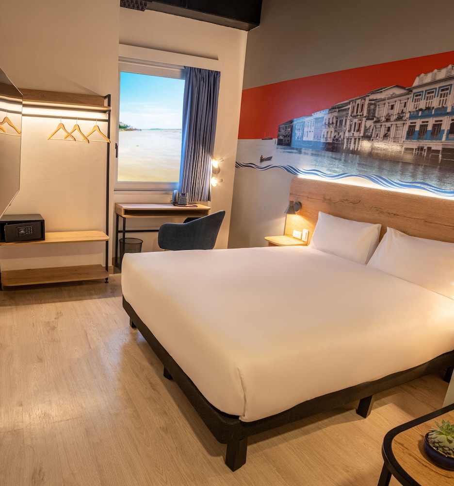 Habitación superior, 1 cama doble del hotel Ibis Styles El Malecon Guayaquil. Foto 3