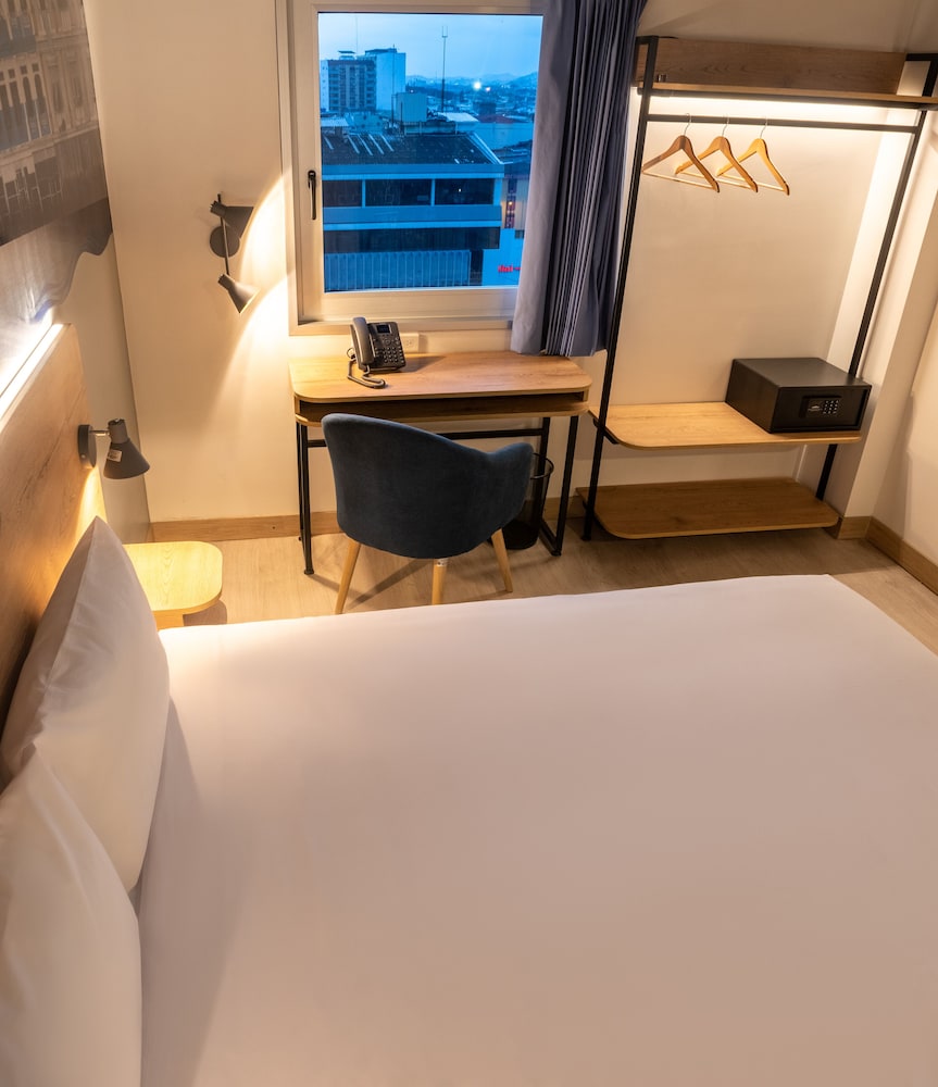 Habitación estándar, 1 cama doble del hotel Ibis Styles El Malecon Guayaquil. Foto 1