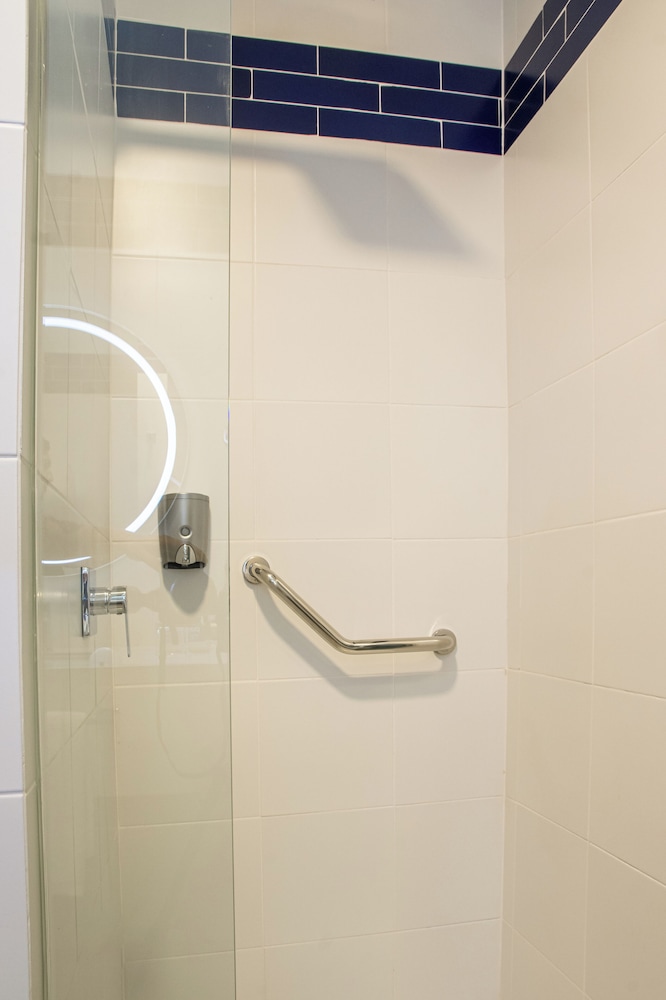 Habitación superior, 2 camas individuales del hotel Ibis Styles El Malecon Guayaquil. Foto 9