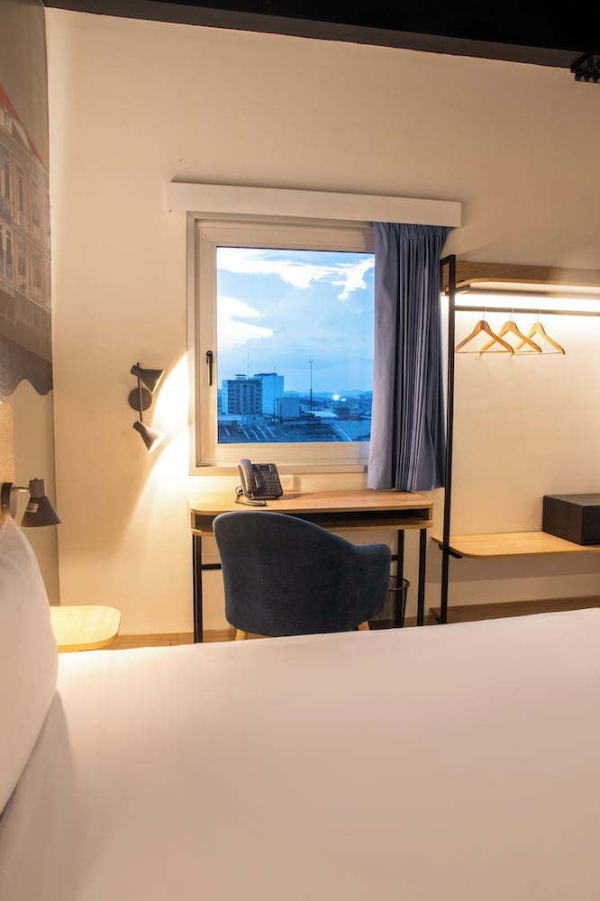 Habitación estándar, 1 cama doble, accesible para personas con discapacidad (Accessible) del hotel Ibis Styles El Malecon Guayaquil. Foto 2