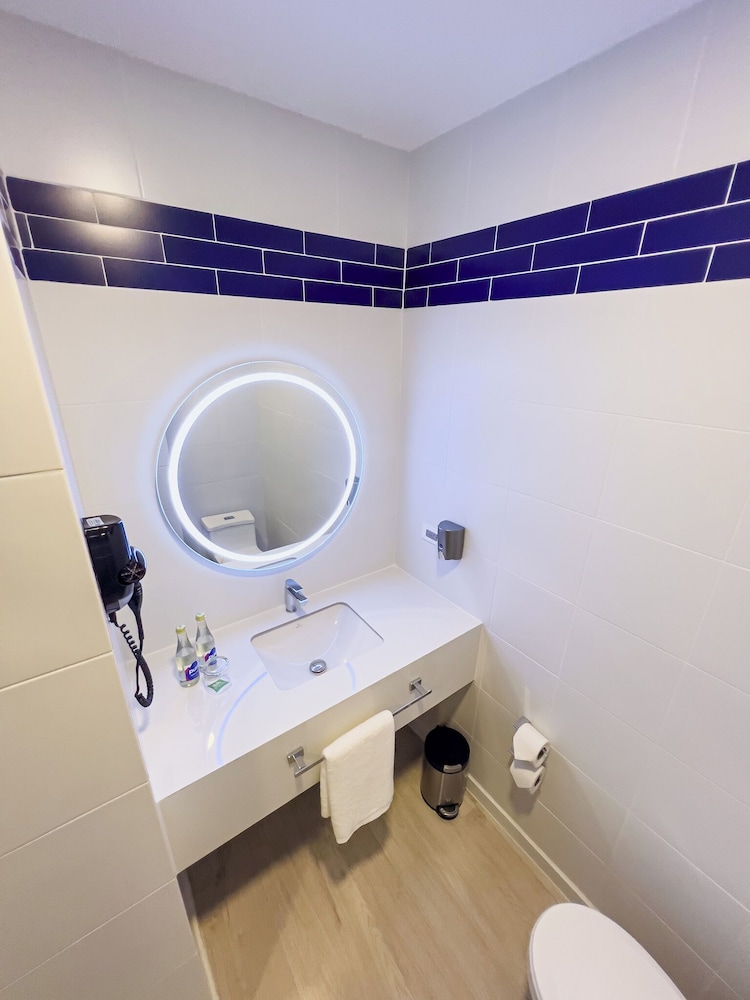 Habitación estándar, 1 cama doble, accesible para personas con discapacidad (Accessible) del hotel Ibis Styles El Malecon Guayaquil. Foto 6