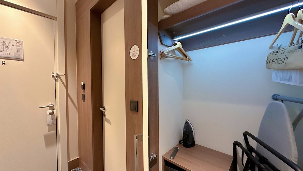 Habitación Clásica con 1 cama doble del hotel Tbilisi Philharmonic By Mercure. Foto 7
