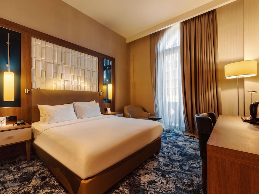 Habitación Superior con 1 cama doble, con balcón del hotel Tbilisi Philharmonic By Mercure