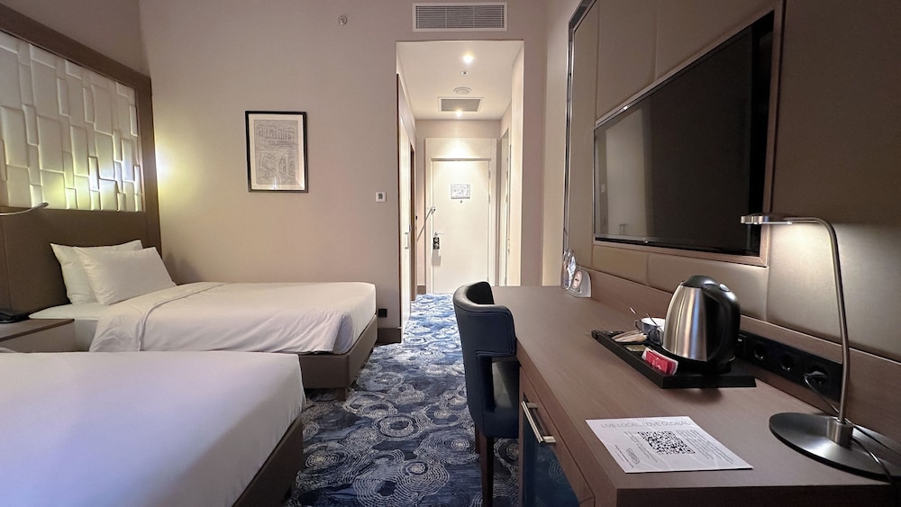 Habitación clásica con 2 camas individuales del hotel Tbilisi Philharmonic By Mercure. Foto 1