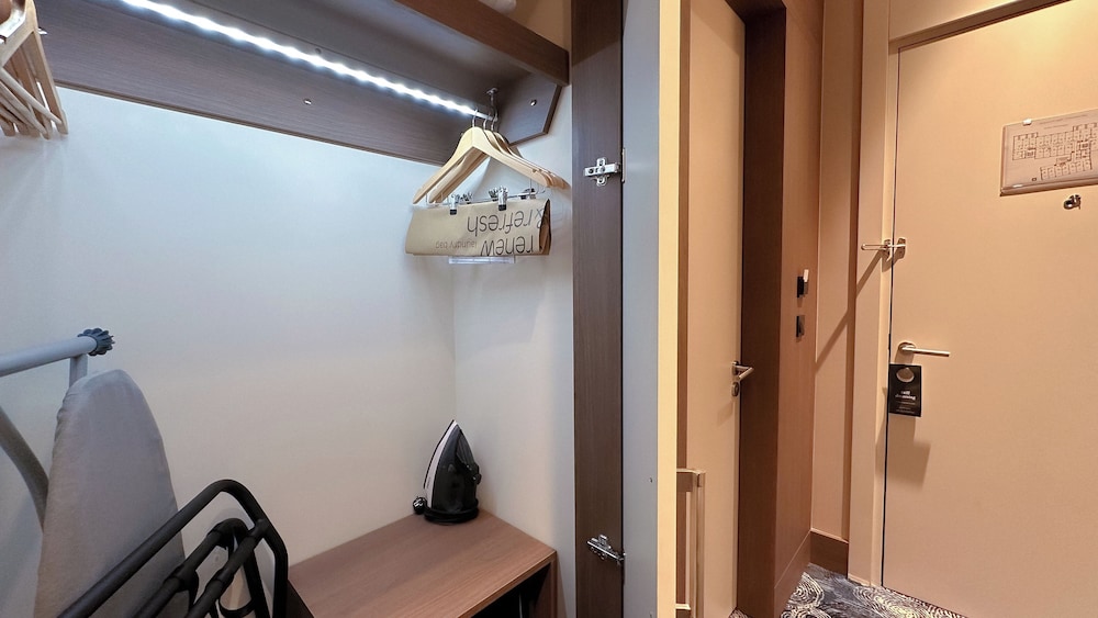 Habitación clásica con 2 camas individuales del hotel Tbilisi Philharmonic By Mercure. Foto 2
