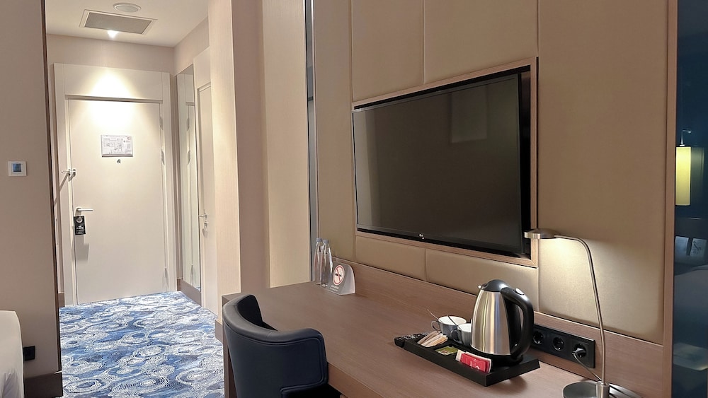 Habitación clásica con 2 camas individuales del hotel Tbilisi Philharmonic By Mercure. Foto 3