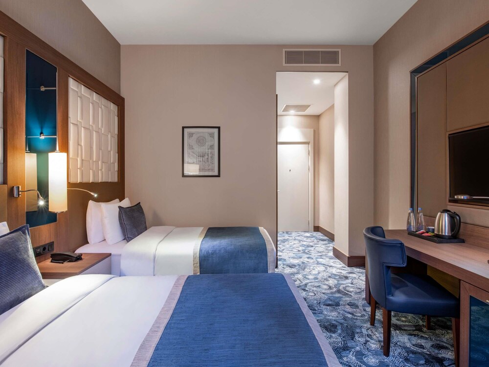Habitación estándar con 2 camas individuales del hotel Tbilisi Philharmonic By Mercure. Foto 5