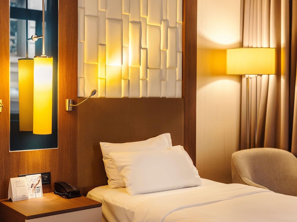 Habitación clásica con 2 camas individuales del hotel Tbilisi Philharmonic By Mercure. Foto 18