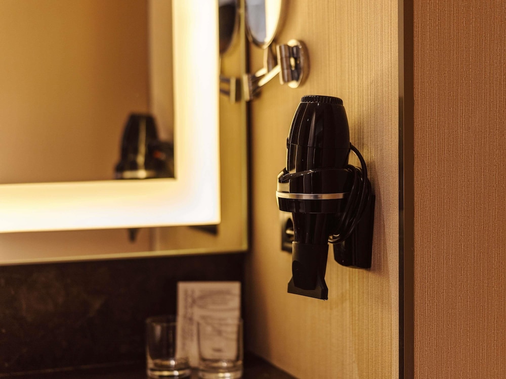 Habitación estándar con 2 camas individuales del hotel Tbilisi Philharmonic By Mercure. Foto 6