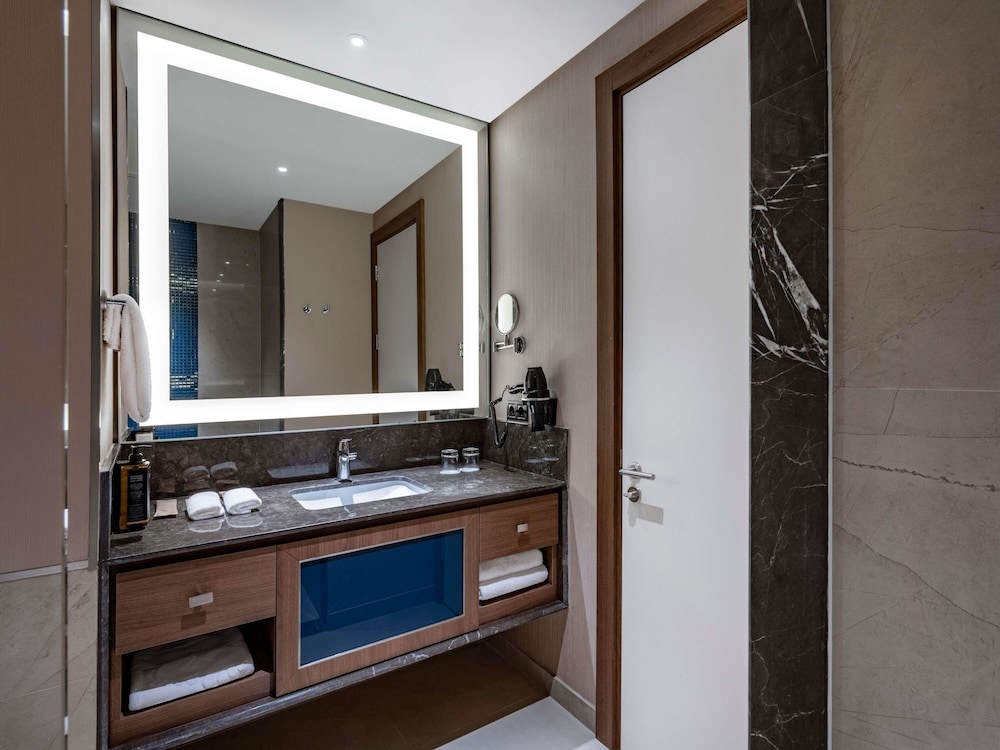 Habitación estándar con 2 camas individuales del hotel Tbilisi Philharmonic By Mercure. Foto 13