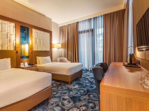 Habitación Estándar con 2 camas individuales, con balcón del hotel Tbilisi Philharmonic By Mercure. Foto 8