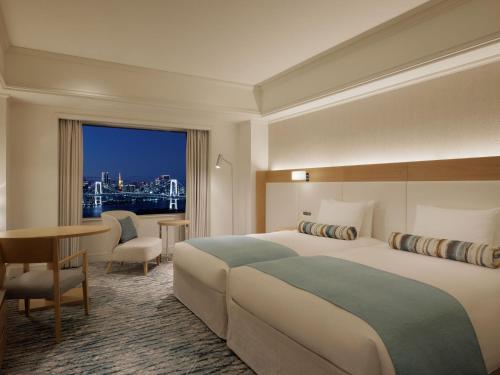 Habitación Doble Deluxe con vistas laterales al Puente Arcoíris - 2 camas - Planta Premier - No fumadores del hotel Grand Nikko Tokyo Daiba. Foto 2
