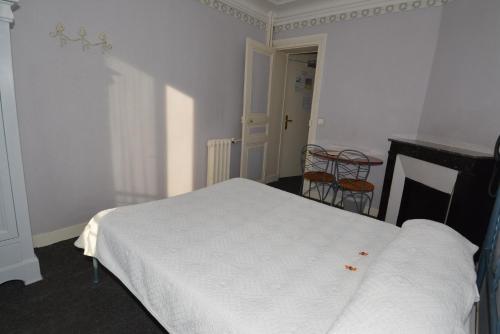 Habitación Doble con ducha y aseo privados del hotel Port Royal Hotel. Foto 7