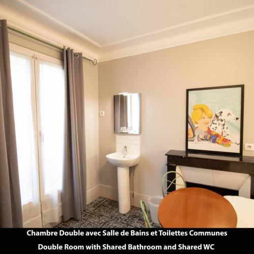 Habitación Doble solo con lavabo del hotel Port Royal Hotel. Foto 1
