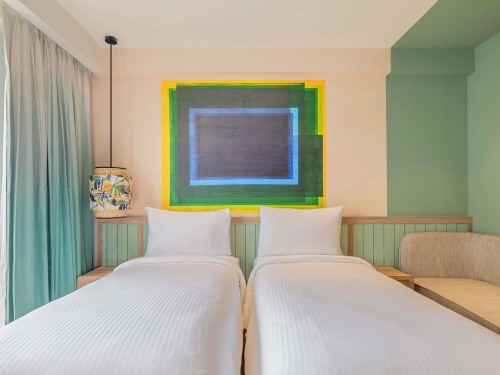 Habitación Premier, 2 camas individuales, vistas a la piscina del hotel Ibis Styles Goa Vagator. Foto 3