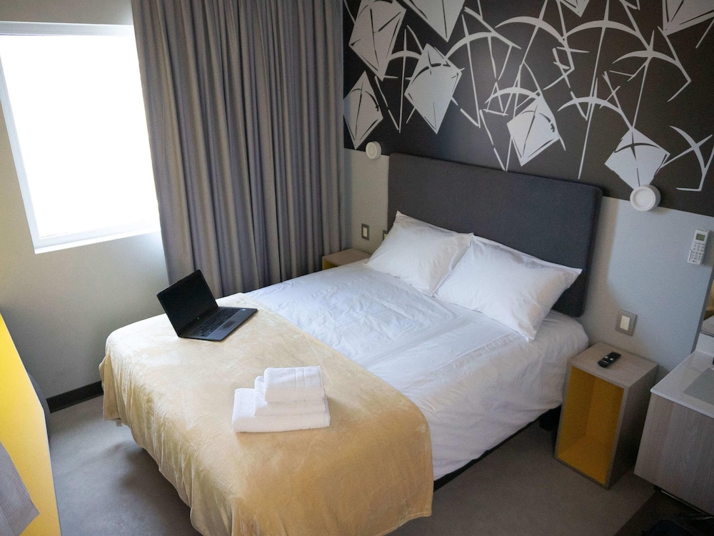 Habitación standard 1 cama doble matrimonial del hotel Ibis Styles Antofagasta. Foto 1