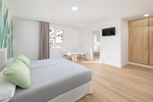 Habitación con vistas a la ciudad - 2 camas del hotel Boutique Maga. Foto 2