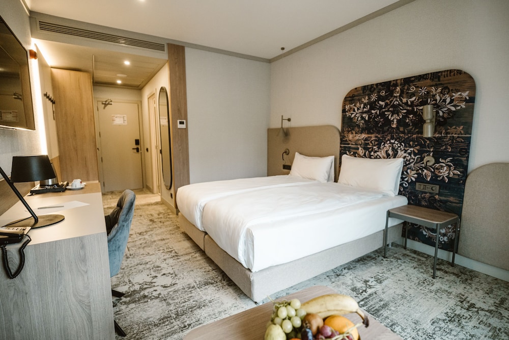Habitación clásica con 2 camas individuales del hotel Mercure Sibiu Arsenal. Foto 1