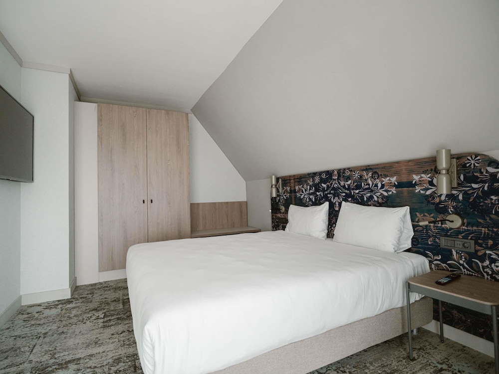 HABITACIÓN SUPERIOR con 1 cama king size del hotel Mercure Sibiu Arsenal. Foto 4