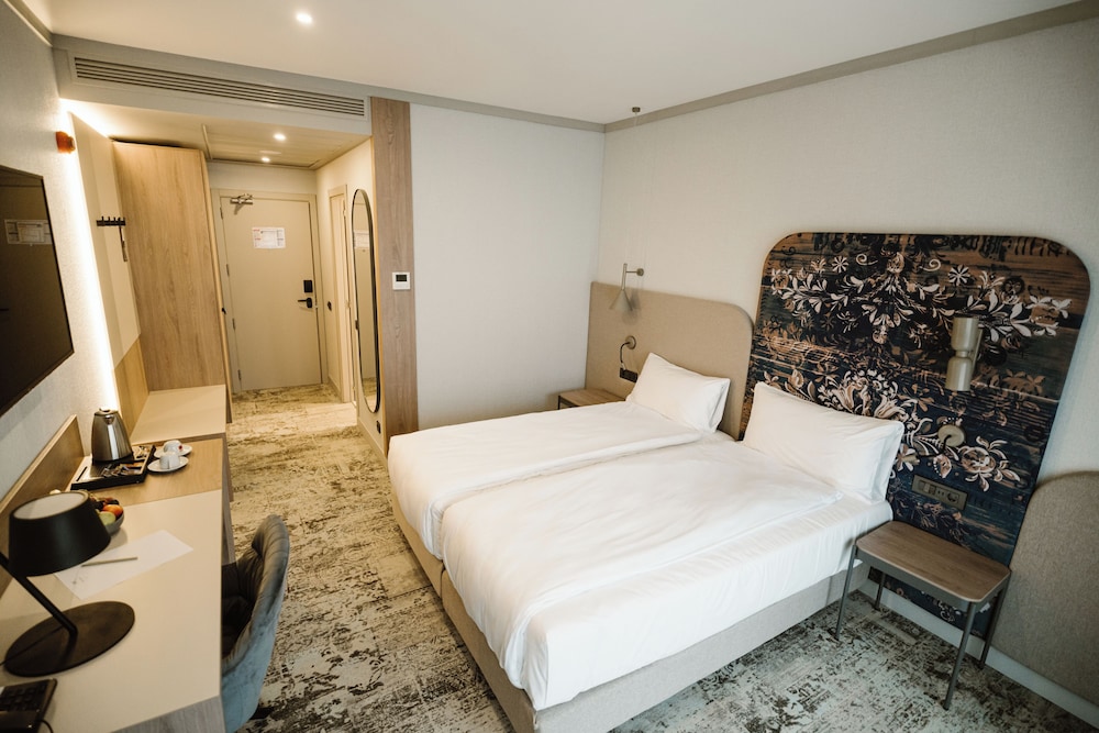 Habitación superior con 2 camas individuales del hotel Mercure Sibiu Arsenal. Foto 6