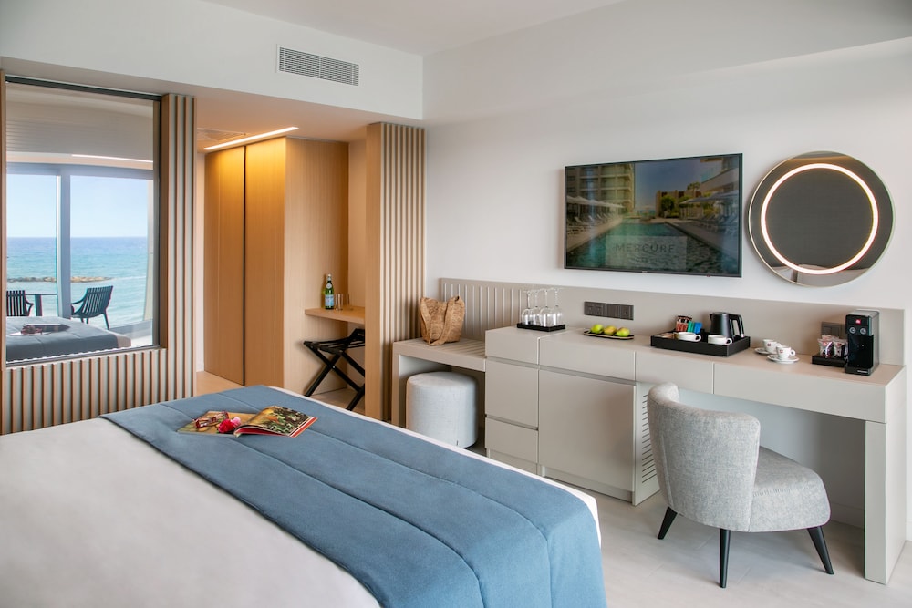Habitación Estándar, balcón, vistas al mar - 1 cama doble del hotel Mercure Larnaca Beach Resort. Foto 5
