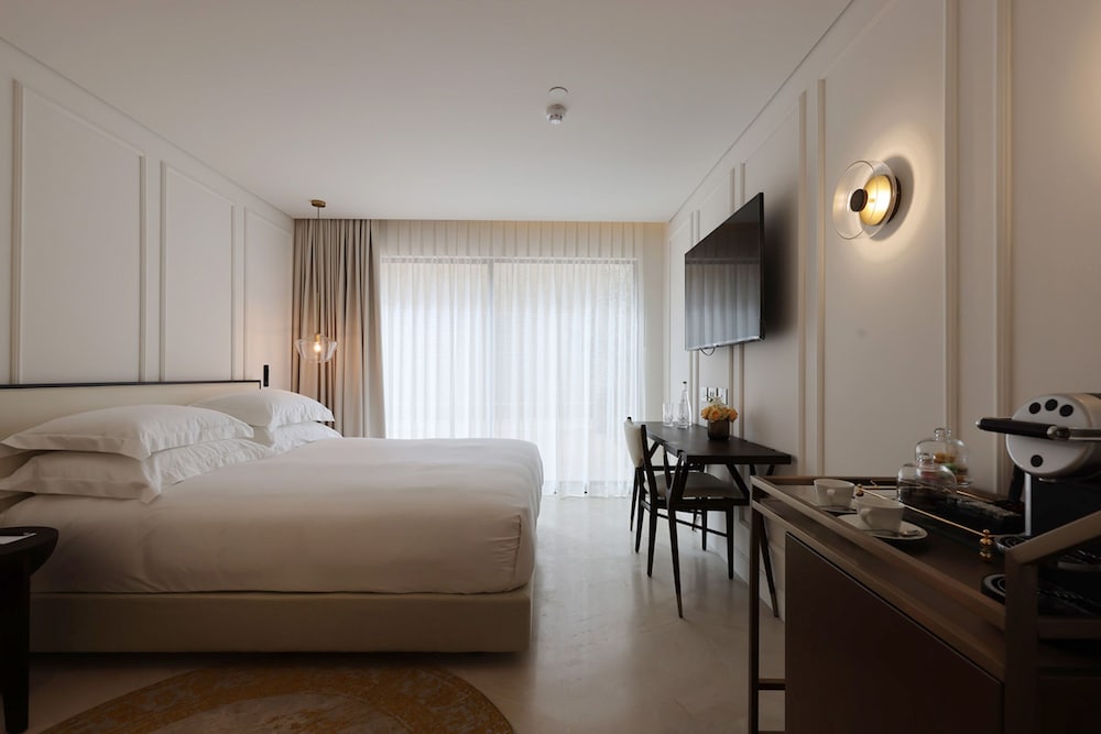 Habitación Superior con 1 cama king size o dos camas individuales del hotel Theatron Jerusalem Hotel And Spa Mgallery Collection