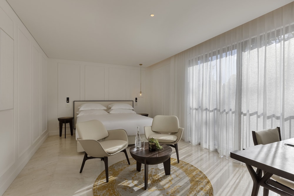 Habitación Deluxe con 1 cama king size o dos camas individuales del hotel Theatron Jerusalem Hotel And Spa Mgallery Collection