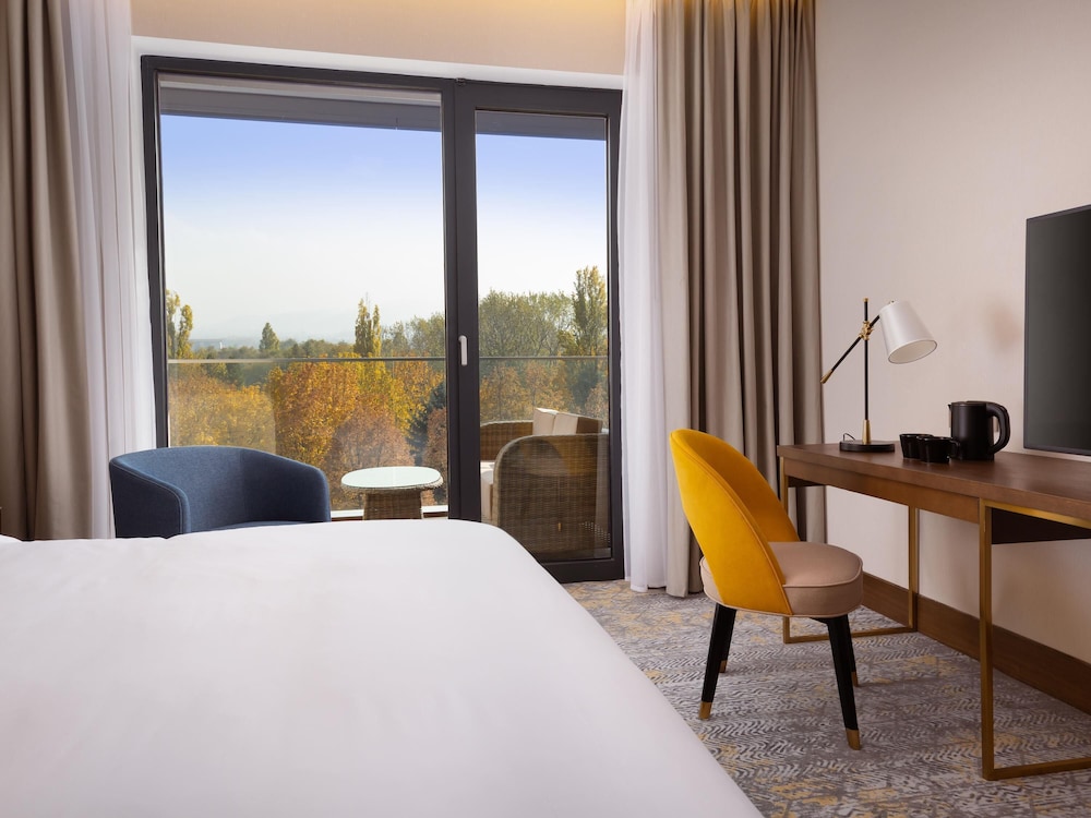 Habitación clásica, 1 cama doble, vistas a la montaña del hotel Swissôtel Wellness Resort Alatau Almaty. Foto 3
