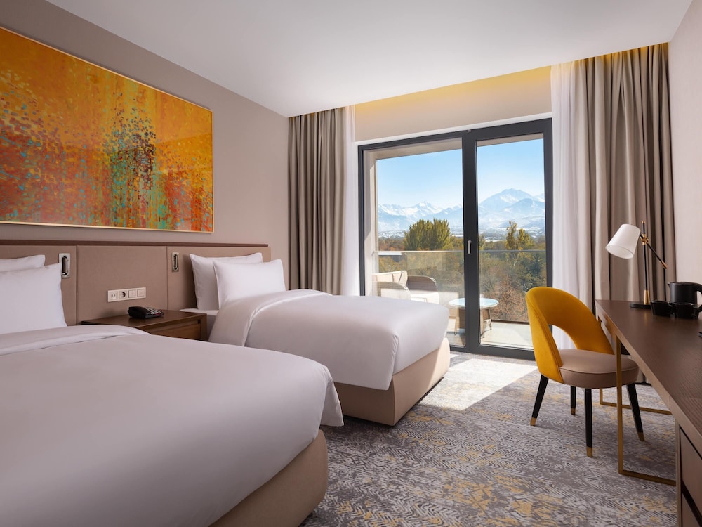Habitación clásica con 2 camas individuales, 2 camas individuales, vistas a la montaña del hotel Swissôtel Wellness Resort Alatau Almaty. Foto 2